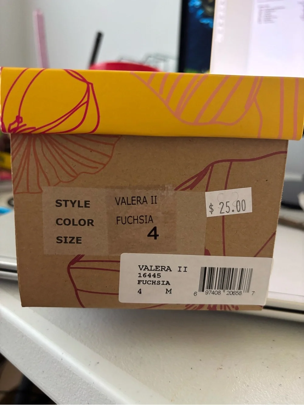 NWT Yellowbox flip flops